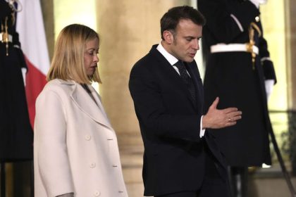 Macron odkazal Meloniovej aby sa postarala o seba Co je podstatou sporu