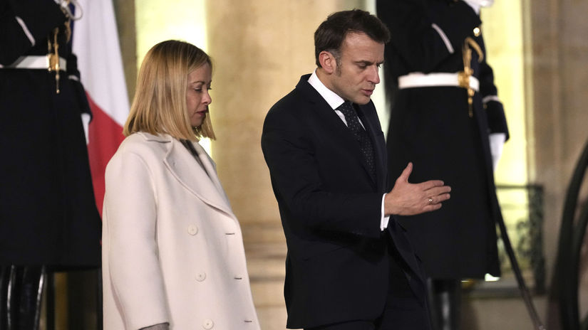 Macron odkazal Meloniovej aby sa postarala o seba Co je podstatou sporu