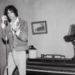 Mdia ho oslavuj ako novho rockovho kra genercie Z Chlapec z New Yorku Sombr ma nov singel a chyst sa do Prahy