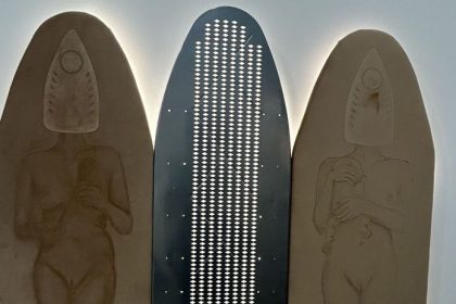 Oltar z zehliacej dosky a saty usite z kosiel a podprseniek najdete v Danubiane a mnohe dalsie