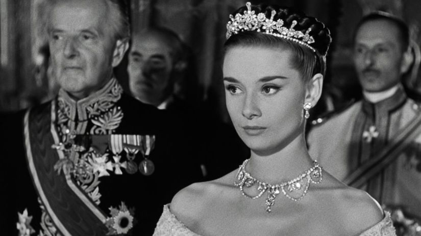 Podoba ktora berie dych Slavna herecka stvarnu ikonu Audrey Hepburn su ako dvojcata