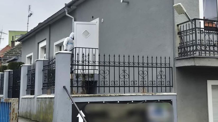 Policia zverejnila fotografiu z miesta hrozneho cinu Muz v Leviciach brutalne zavrazdil zenu s maloletou dcerou