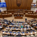 Sedem ministrov zostava vo funkcii parlament neschvalil ani jeden opozycny navrh na ich odvolanie