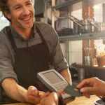 Slovaci coraz viac platia bezhotovostne Od marca budu musiet podnikatelia umoznit platbu kartou alebo QR kodom