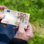 Slovensko premarnilo prilezitost zlepsit sluzby pre dchodcov za 100 milionov eur zatial co tisice seniorov cakaju peniaze zostali nevyuzite