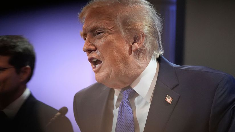 Trump po zruseni ciel sudom hrubo nadaval Nasledne okamzite oznamil zavedenie dalsich ciel vo vyske desat percent