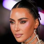 Uz nie je sama Kim Kardashian zbalila legendu F1 Poznaj u sa roky ale vzdy im niekto stal v ceste dnes uz nie