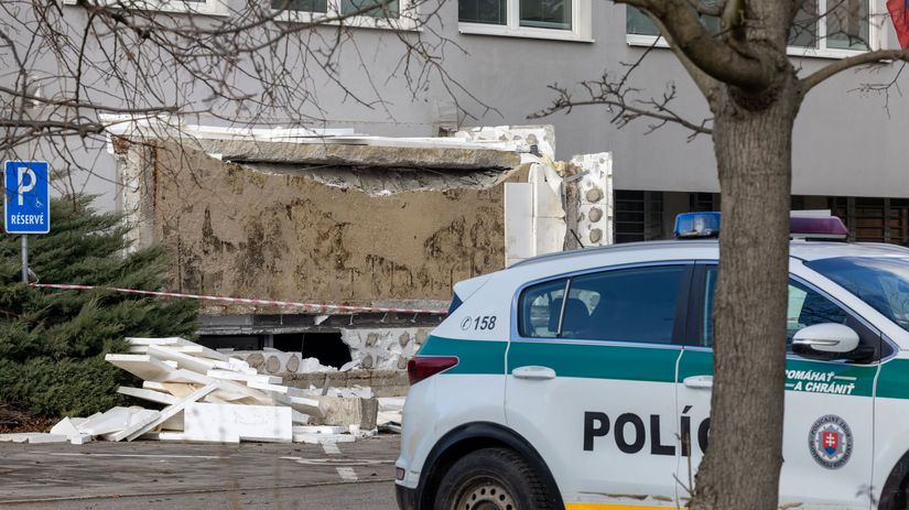 Vedecke spicky o tragedii v Komarne Nezavrneme moznost ze zrutenie strechy suviselo so zemetrasenim