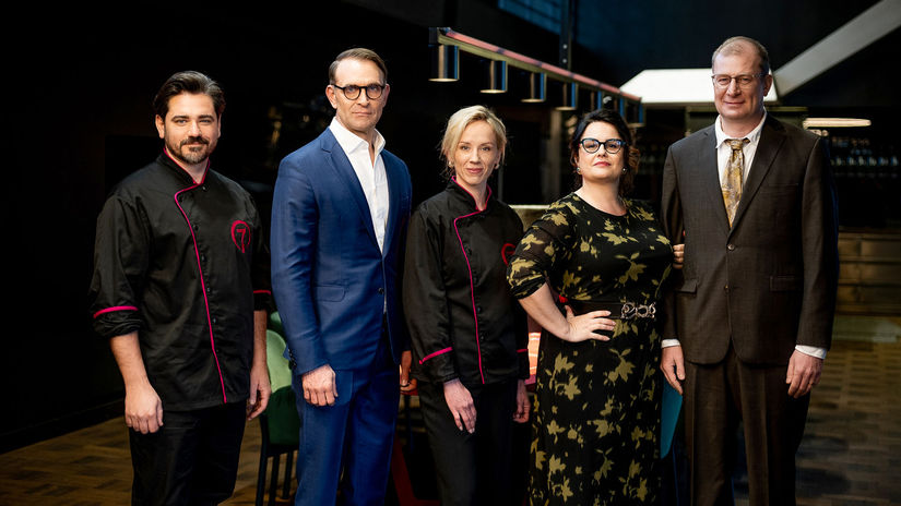 ked sa zhasne nastupi sedem hriechov predmanzelska zmluva zamava osudmi priatelov v novej komedii