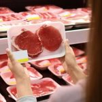 lacne rezne pritahuju zakaznikov no slovenske farmy bojuju o prezitie kriza cien nabera na intenzite
