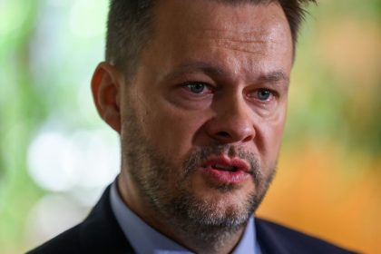 prekvapenie pre migala hlas a sns ho nepodporili pri hlasovani o dovere