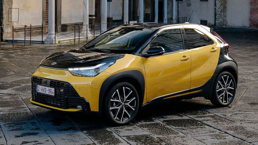 videotest modernizovana toyota aygo cross mestsky sikovnik s dospelackou technikou
