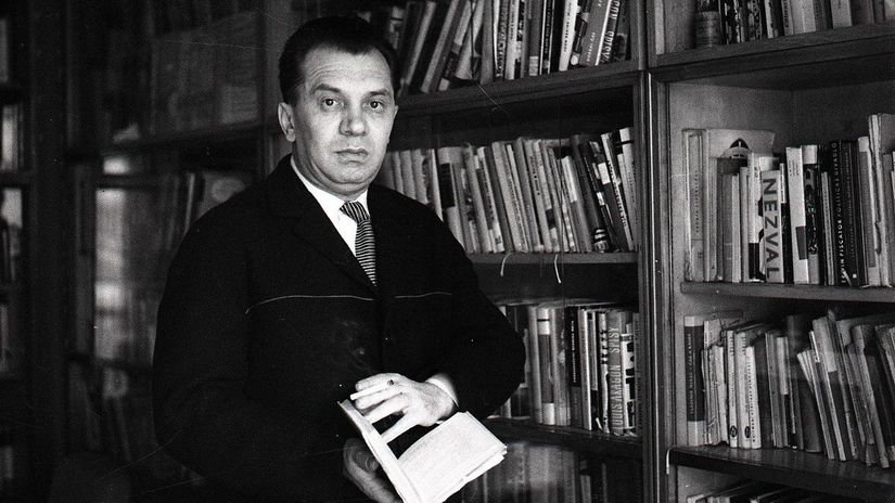 Basnik Vojtech Mihalik by dnes oslavoval sto rokov Ako sa z narodnho umelca stal horuci zemiak