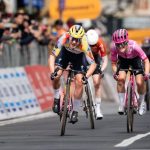 Brutalne pady na trase Milano San Remo Mam velke obavy bolo to hrozne hovoril zdeseny cesky komentator Pogararovi chyba uz len Roubaix