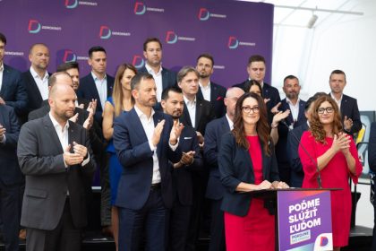 Financie v cervenom prieskumy v zelenom demokratom rastu preferencie maju sancu na parlament