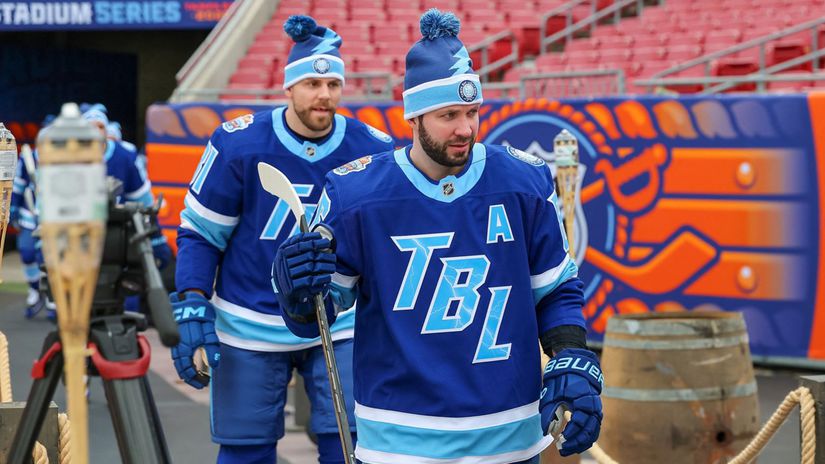 Hokejovy Einstein z Ruska dycha iny vzduch ako ostatni najcennejsiej trofeje sa vsak zrejme nedocka nezasluz si ju znie z Ameriky