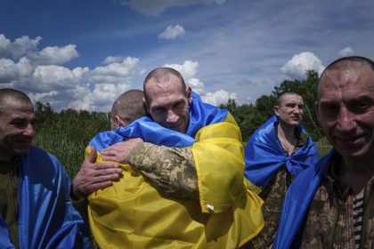 Ked pri vymene zajatcov vojaci placu Slzm sa neubranili Ukrajinci ani ruski okupanti Co povedali svojim blizkym