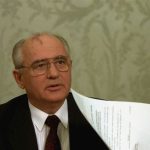 Legendarny Gorbacov by mal 95 rokov Mnohi Rusi ho preklinaju Preco v nom vidia hlupaka zradcu a slabocha
