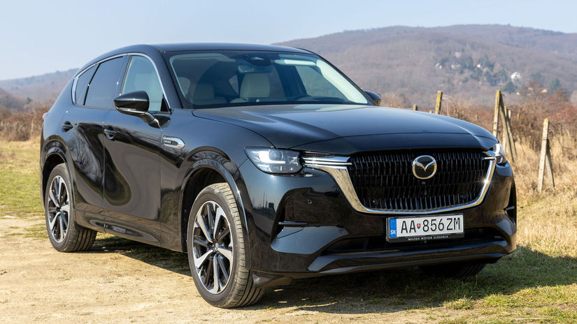 Mazda CX 60 japonske BMW X3 sokuje naftovym sestvalcom a nizkou spotrebu