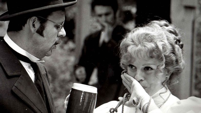 Milovala ho 44 rokov no pred oltar nesla Ivu Janzurovu 84 trauma z byvaleho rezimu navzdy poznaCila