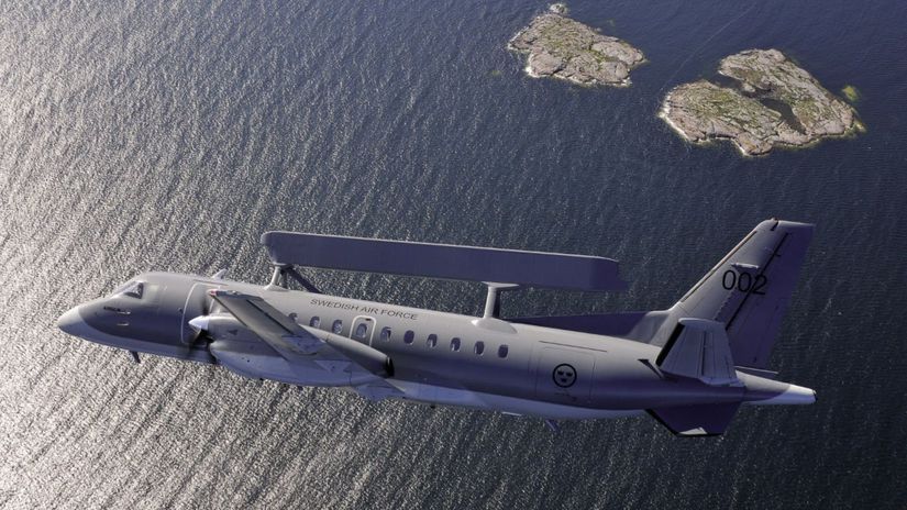 Nad Ukrajinou sa objavil svedsky lietajuci radar ktory moze zmenit pravidla hry Videa zachytilo prisne strazene systmy