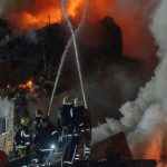 ONLINE Charkov v slzach spod trosiek zniceneho bytoveho domu vytahuju dalsie tela Ruske utoky zabili aj dve deti