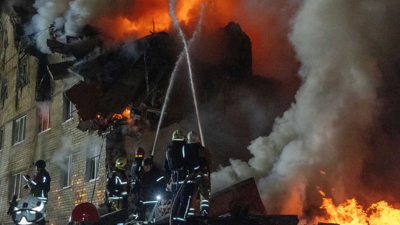 ONLINE Charkov v slzach spod trosiek zniceneho bytoveho domu vytahuju dalsie tela Ruske utoky zabili aj dve deti