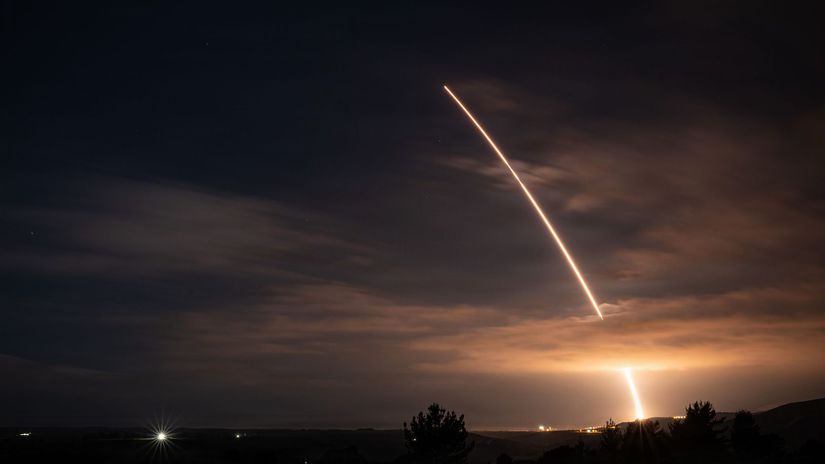 Obrana Aliancie v pohotovosti nad krajinu NATO letela balisticka raketa preletela cez dva staty