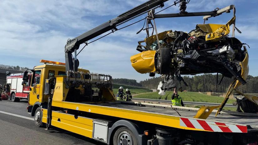 Odtah buraneho elektromobilu moze stat aj 20000 eur Neverite