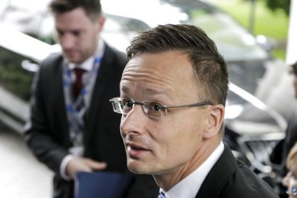 Orban nariadil vysetrenie odpocuvania sefa diplomacie Szijjarto podla tlace pravidelne informoval Lavrova o rokovaniach EU