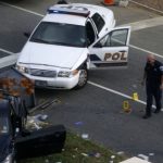 Ozbrojenci zacali strielat na neoznacene policajne vozidlo Jeden policajt bol zraneny