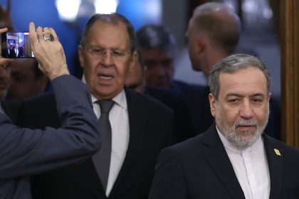 Pomaha Rusko Iranu utoit na Amerianov Lavrov to vysvetluje
