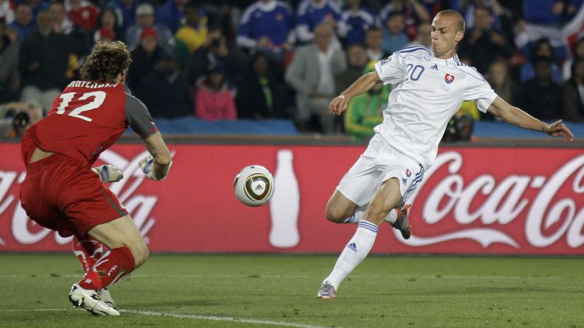 Posedis si dvanast rokov Slovensky hrdina sa od pametneho golu Talianom dostal az do ruk NAKA