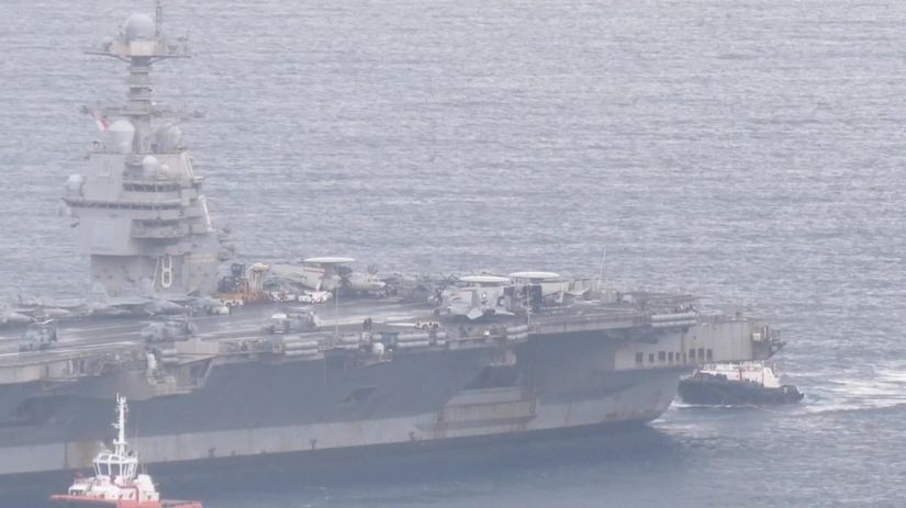 Poziar a dvesto priotravenych namornikov klucova americka lietadlova lod opustila blizky vychod