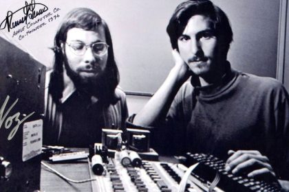 Pred 50 rokmi Jobs Wozniak a Wayne zalozili Apple a z garaze zmenili svet