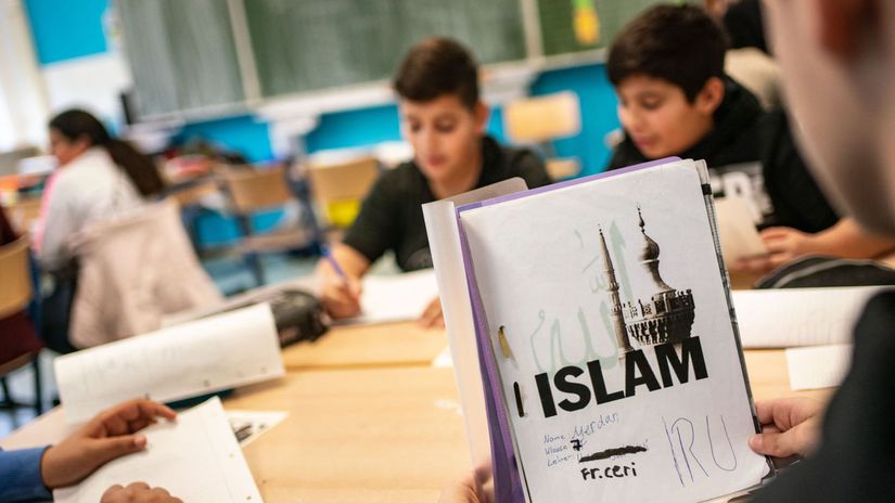 Ramadan je tu vyhod chlieb do kosa Moslimsky post rozdelil ziakov na nemeckej skole