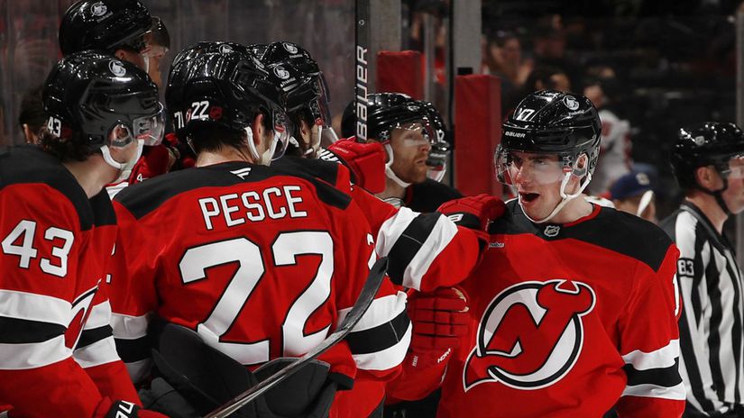 Slovenska noc v NHL Nemec skoroval pri debakli Floridy Slafkovsky asistoval Kapanenovi