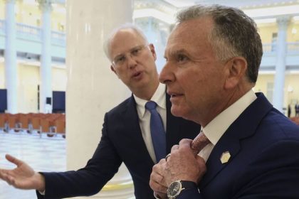 Spojenci z NATO vojensky podporuju Ukrajinu ale nie USA Dmitrijev radi Washingtonu co ma robit