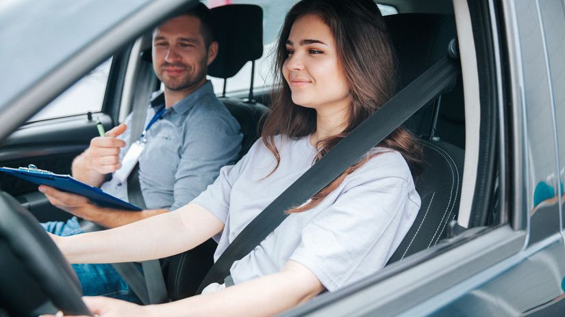 Stat odobera vodicske preukazy aj za stare dlhy alebo chybajucu hotovost na pokutu Za co vam moze policajt vziat doklady aj bez spachania priestupku alebo sposobenia nehody