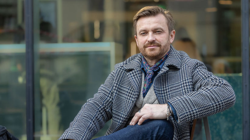 Tenorista Pavol Brslik Viac sa bojim umelej inteligencie ako vojen Preco su koncerty pre politikov a sportovcov trapenim