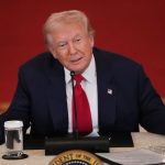 Trump dviha Stit Amerik a posiela armadu do boja proti drogovym kartelom V Ekvadore padli prve smrtelne vystrely