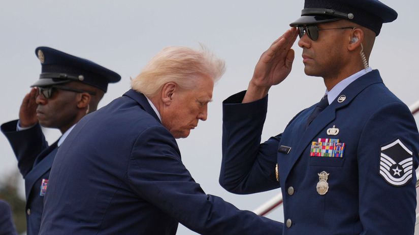 Trump hovori o produktivnych rozhovoroch s Iranom a odklada utoky Teheran o nicom nevie