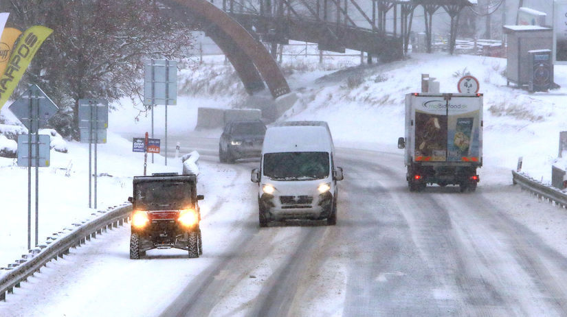 Uzavretie horskeho priechodu Donovaly pre silne snezenie Na piatok platia viacere vystrhy pre Slovensko