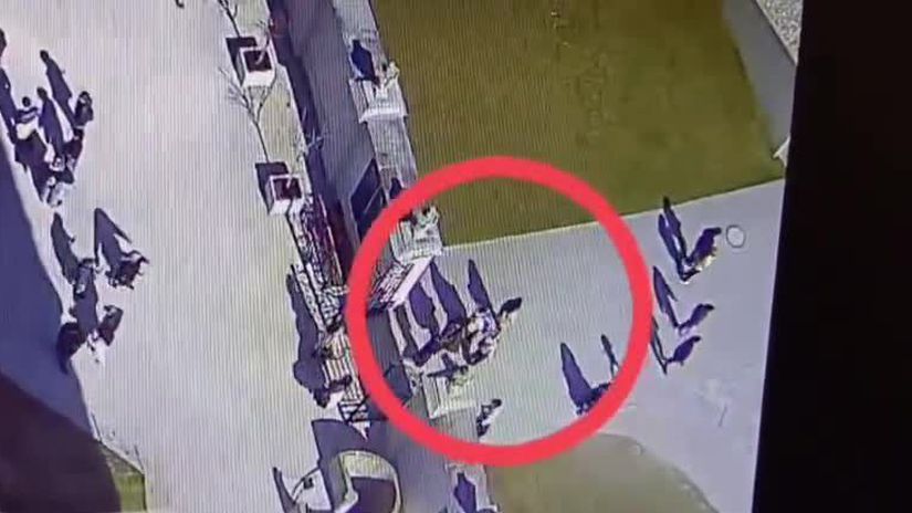 VIDEO Ako zarabaju vreckari na Bratislavskom hrade Policajti ich prichytili pri cine