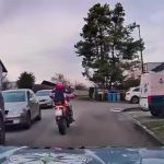 VIDEO Opiteho motorkara nic nezastavilo V neuveritelnom hazardovani pokracoval v nastolennom trende