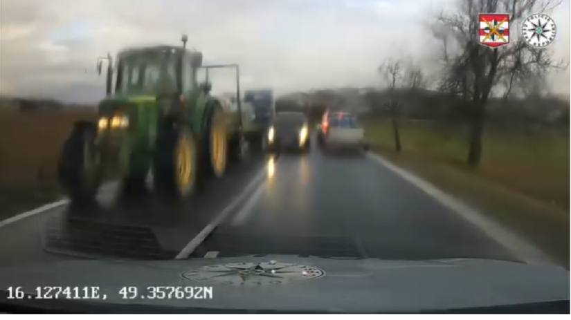 VIDEO Riskantne predbiehanie cez plnu ciaru ktore sa len tak nevidi Sufer to urobil takmer naslepo