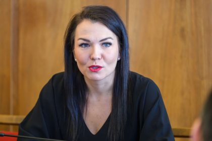 predsednicka sudnej rady kosova ziada od opozicnej poslankyne jurik ospravedlenie obvinila ju z hrubyho utoku