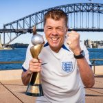 radikalny krok odvanej fanusika duchodca predava dom aby sa dostal na ms vo futbale