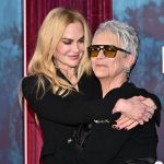 sokujuce kontrast na premiere jedna ma 67 druha o 9 rokov menej ale pozrite sa pozorne vyzeraju ako mama s dcerou