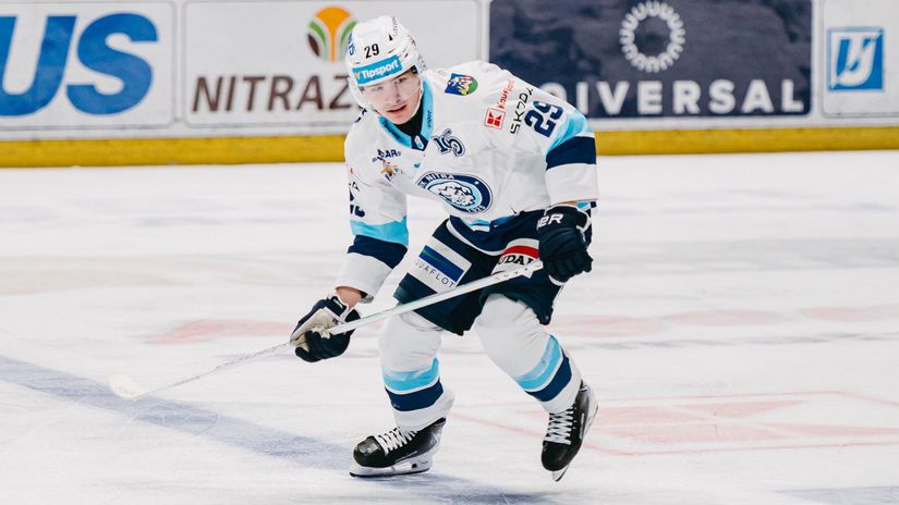 ziaril na ms v zahranici bol o neho obrovsky zaujem jeden z najvacsich talentov vsak posluchol otca a nasleduje cestu slavnejsieho rodaka